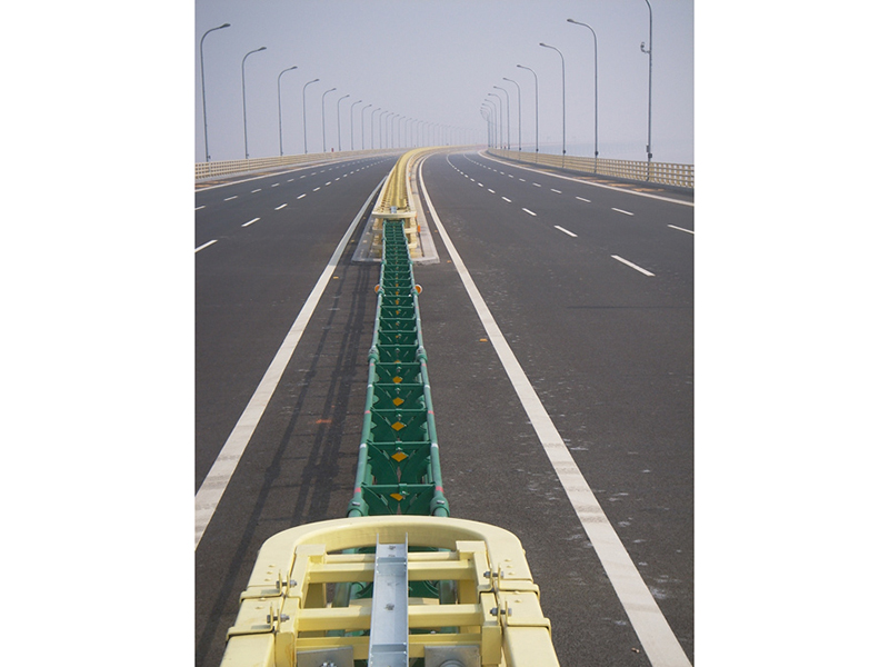 高速公路活动护栏