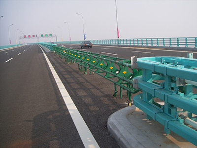 大桥公路活动护栏